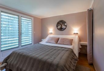 rez de villa has Balcony rooms