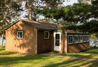 2 Bedroom Riverfront Cabin! Riverside Point Resort allows 18 year olds to book a room