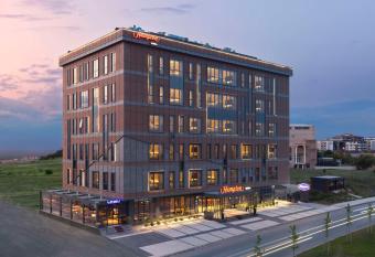 Hampton By Hilton Cerkezkoy has Smoking rooms