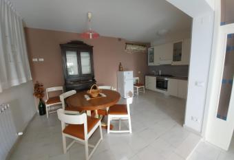 A casa di nonna Maria allows 18 year olds to book a room