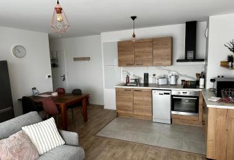 T2 cosy   quip   tout confort et balcon has Balcony rooms