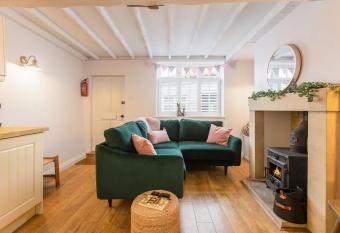 Sea Holly Cottage allows 18 year olds to book a room