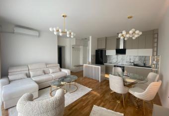 U    e has Balcony rooms