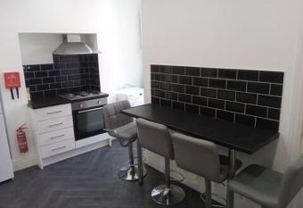 Double-bed (E2) close to Burnley city centre allows 18 year olds to book a room