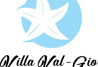 Villa Val-Gio has rooms with a private hot tub