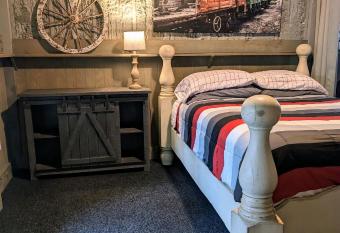 Cozy Barn with Pool Access & Near Lake Conroe has Balcony rooms