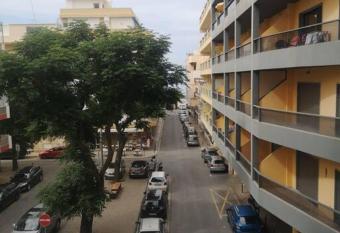 T2 de Quarteira,vista para o mar has Balcony rooms