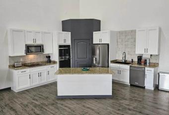 BunkhouseLodge has Balcony rooms