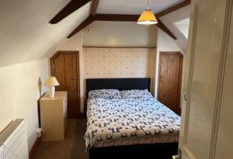 Eildon View - Two bedroom getaway in St Boswells allows 18 year olds to book a room