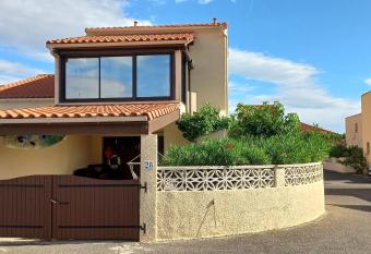 location maison de vacances jusqu    6 personnes pr  s du port et de la plage has Balcony rooms
