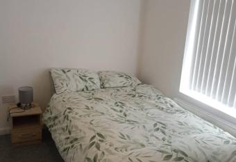 Ensuite Double-bed H3 close to Burnley city centre allows 18 year olds to book a room