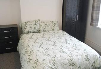 Double bed (R1) close to Burnley city centre allows 18 year olds to book a room