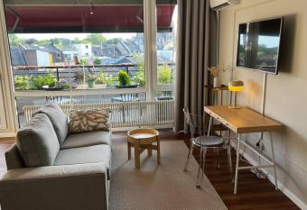 Bostel 88 - Moderne Stadtwohnung mit Klimaanlage allows 18 year olds to book a room