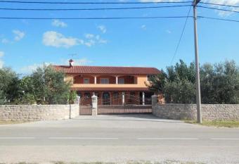 Apartment Olga has Balcony rooms
