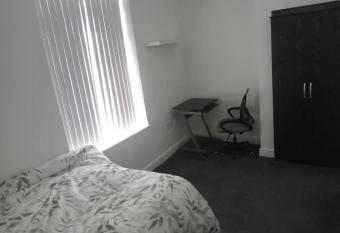 Ensuite Double-bed (G3) close to Burnley city centre allows 18 year olds to book a room