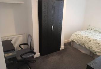 Double-bed (G4) close to Burnley city centre allows 18 year olds to book a room