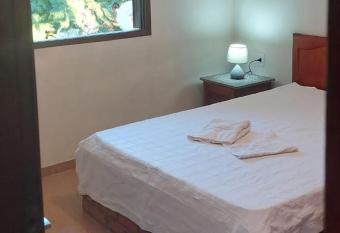 USE toda CASA dos AGBA has Smoking/Balcony rooms