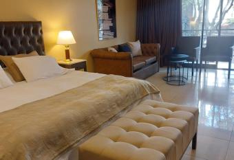 Comfortable Modern Apartment has rooms with a private hot tub