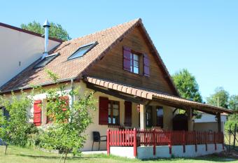 La Bergerie du festel has Balcony rooms