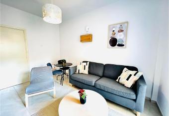 LINA 25 allows 18 year olds to book a room