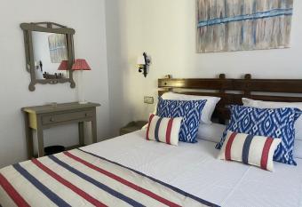 Hotel Casa de las Piedras allows 18 year olds to book a room