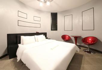 Paju Picasso allows 18 year olds to book a room