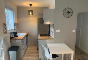 Les chambres du Graoully - Le 136 - Metz Queuleu - Place de parking int  rieur has Balcony rooms