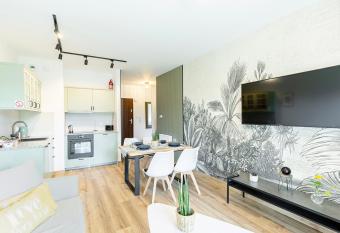 Korczaka2A allows 18 year olds to book a room