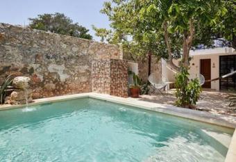 BeautifulFAST WiFi 100Mbps wACparking has rooms with a private hot tub