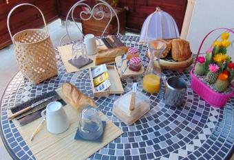 Au C  ur de l Eze avec JACUZZI allows 18 year olds to book a room