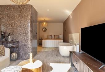 Het Oude Stadhuis allows 18 year olds to book a room