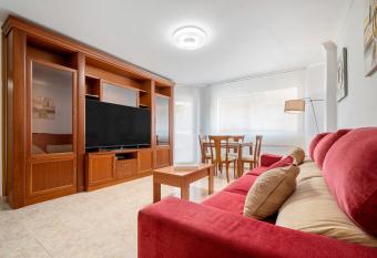 Hauzify I Apartament Pau Casals has Balcony rooms