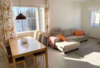 MELLUNMAKI Renovated 3 bedroom apt next to metro, free parking has Balcony rooms