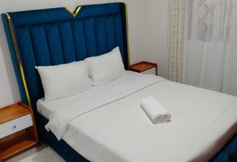 Helaine apartment 2 has rooms with a private hot tub