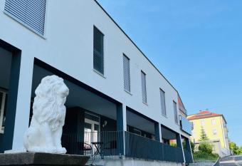 Ferienwohnung Sanssouci allows 18 year olds to book a room