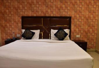 Hotel Golden Apple allows 18 year olds to book a room