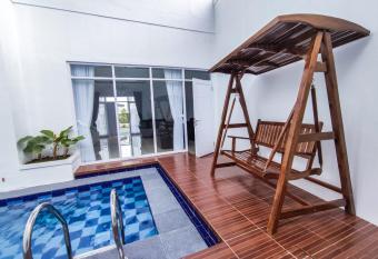 Villa Kota Bunga Delima 2 has Balcony rooms