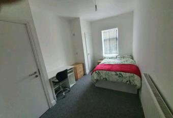 Private Room Ensuite D Burnley city allows 18 year olds to book a room