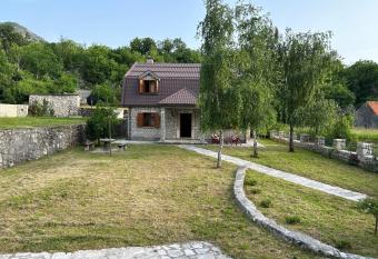 LUX Stone house Njegu  i has Balcony rooms