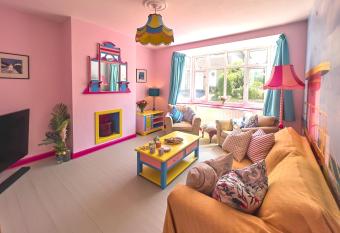 Aqua Cottage has Balcony rooms