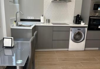 Apartamentos Aguacate has rooms with a private hot tub