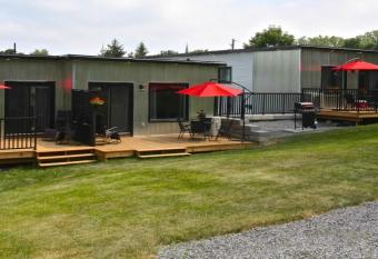 Cribs on the Hill has Balcony rooms