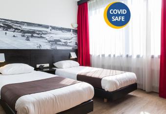 Best Western Plus Amsterdam Airport Hotel allows 18 year olds to book a room