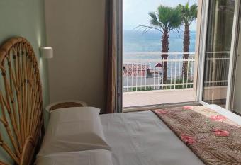 Maracuj   allows 18 year olds to book a room