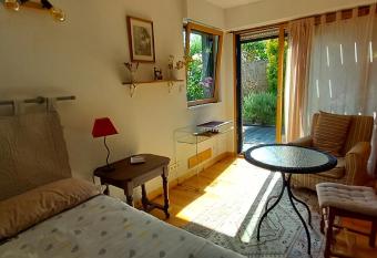 Chez Anne allows 18 year olds to book a room