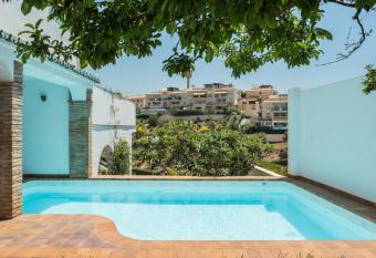 La Colina has Balcony rooms