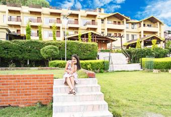 Foxoso Misty Resort Near Kainchi Dham has Balcony rooms