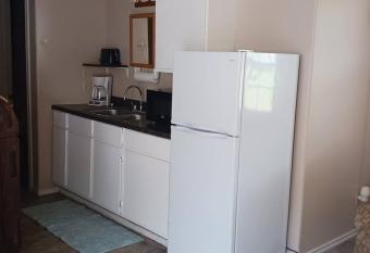 Cabin 51 Studio 1 Queen allows 18 year olds to book a room