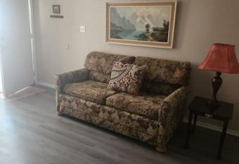 Cabin 52 Studio 1 Queen allows 18 year olds to book a room