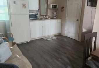 Cabin 54 Studio 1 Queen allows 18 year olds to book a room